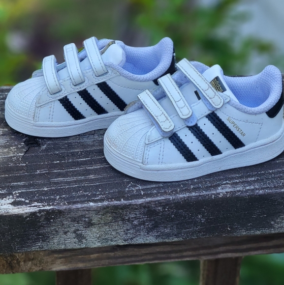toddler boys white Adidas sneakers size 4 - Picture 2 of 2